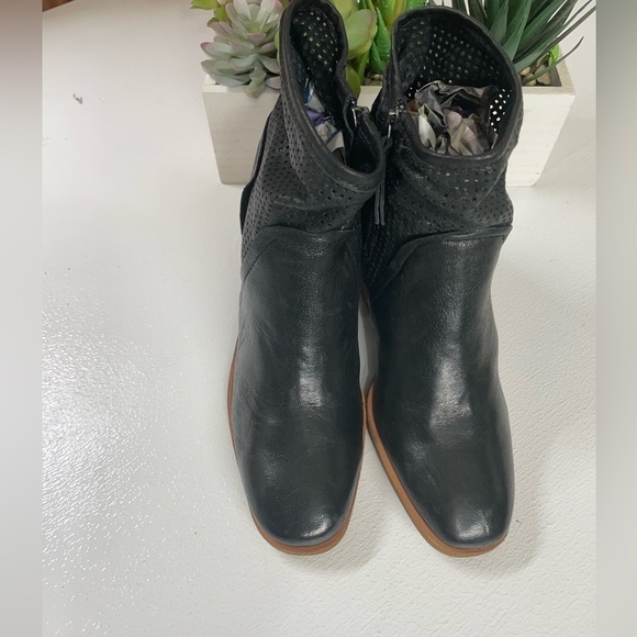 Soft boots size 6.5 - Picture 2 of 5